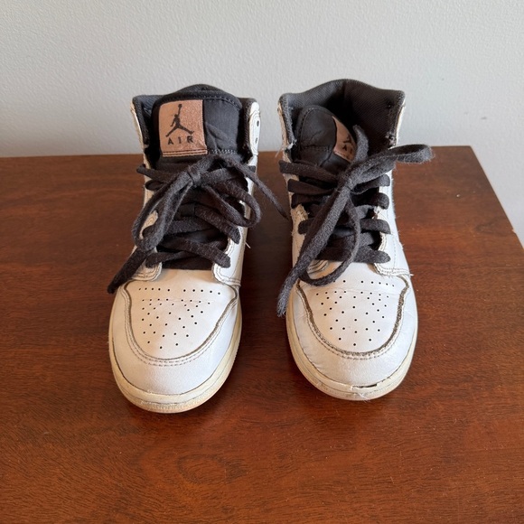 Kid's Jordan 1 Mid Size 5 - Picture 4 of 10